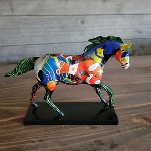 Trail of the painted ponies figurine